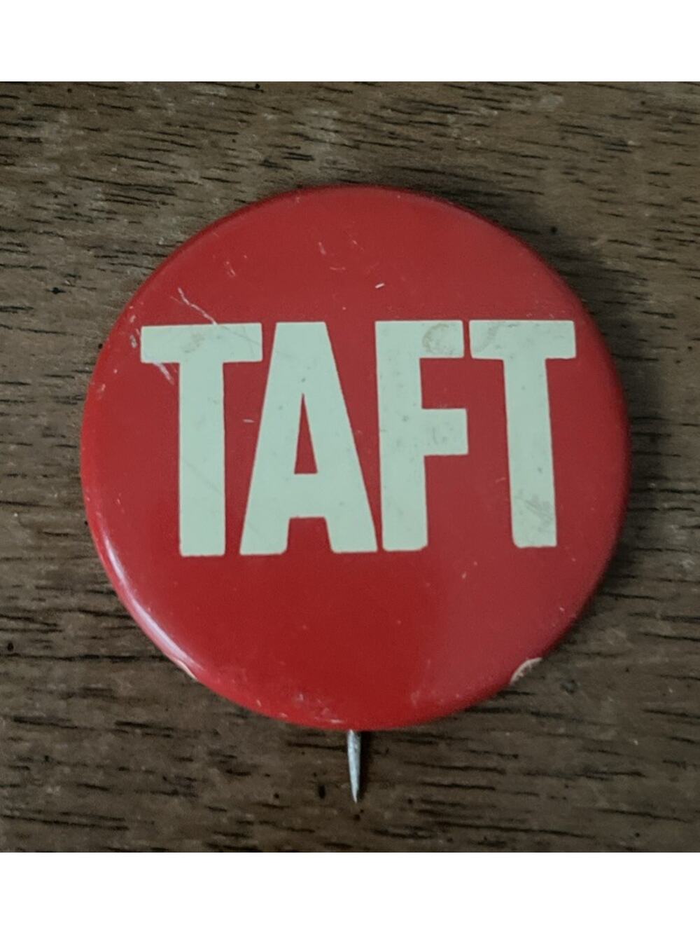 Robert Taft, Jr. Ohio (R) US Senator 1970-76 political pin button Vintage